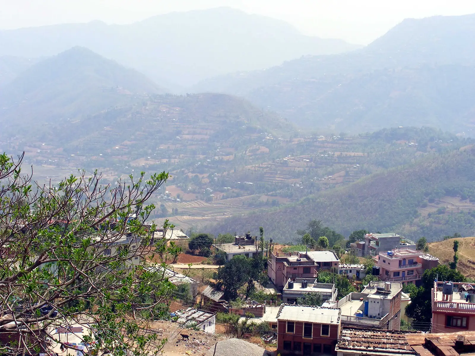 Tansen, ses maisons et la vallée en terrasses des collines du Palpa