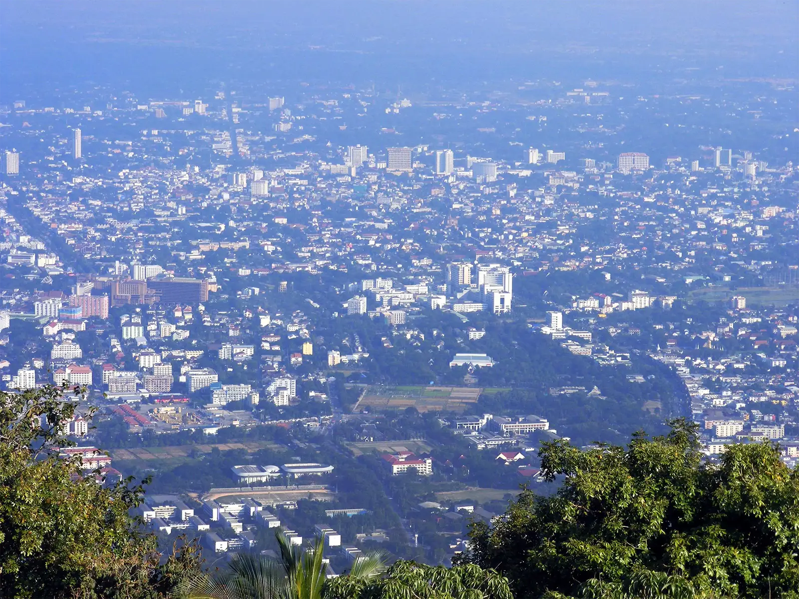 Panorama sur la ville de Chiang Mai depuis le Wat Phra That Doi Suthep